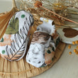 Charger l'image dans la galerie, chaussons souples artisanaux bébé enfant adulte animaux de la savane fabriqué en Alsace presque nu pied barefoot les fantaisies de Malou
