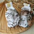Charger l'image dans la galerie, chaussons souples artisanaux bébé enfant adulte animaux de la savane fabriqué en Alsace presque nu pied barefoot les fantaisies de Malou