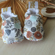 Charger l'image dans la galerie, Chaussons souple bébé English Garden taille 0-6 mois polaire Les Fantaisies de Malou