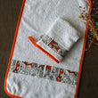Charger l'image dans la galerie, Mon premier ensemble de bain enfant, serviette et petit gant de toilette à personnaliser Les Fantaisies de Malou