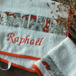 Charger l'image dans la galerie, Mon premier ensemble de bain enfant, serviette et petit gant de toilette à personnaliser Les Fantaisies de Malou