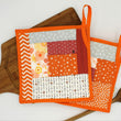 Charger l'image dans la galerie, Set de 2 maniques Patchwork oranges Les Fantaisies de Malou