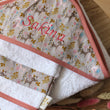 Charger l'image dans la galerie, Sortie de bain bébé + gant de toilette Bichette Les Fantaisies de Malou