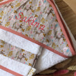 Charger l'image dans la galerie, Sortie de bain bébé + gant de toilette à personnaliser Les Fantaisies de Malou
