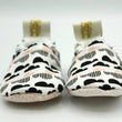 Load image into Gallery viewer, Chaussons souple bébé Nuages Les Fantaisies de Malou
