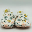 Charger l'image dans la galerie, Chaussons souples bébé Douces Fleurs Les Fantaisies de Malou
