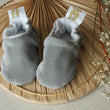 Charger l'image dans la galerie, Chaussons souples bébé unisexe Velour gris, taille 6-12 mois Les Fantaisies de Malou
