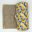 Load image into Gallery viewer, Essuie-tout lavable Oeko-Tex Fleurs jaunes 6 feuilles Les Fantaisies de Malou
