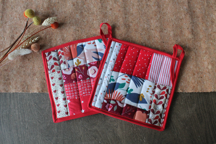 Set de 2 maniques Patchwork rouges Les Fantaisies de Malou