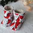 Load image into Gallery viewer, Bottines souples Bottes de Noël (chaussons montants fourrés) Taille 0-6M Les Fantaisies de Malou
