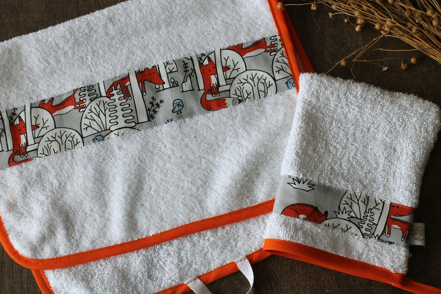 Mon premier ensemble de bain enfant, serviette et petit gant de toilette à personnaliser Les Fantaisies de Malou