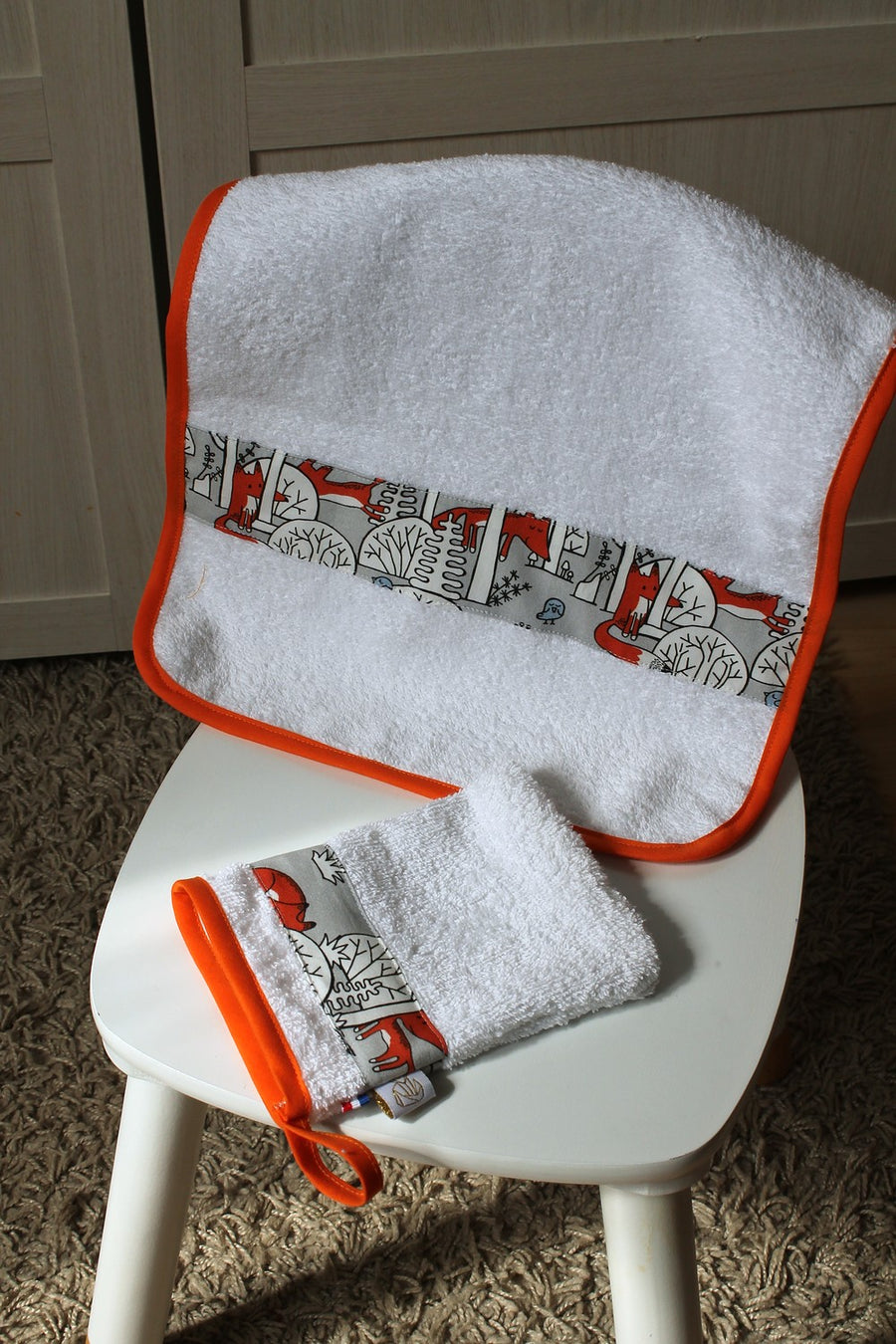 Mon premier ensemble de bain enfant, serviette et petit gant de toilette à personnaliser Les Fantaisies de Malou