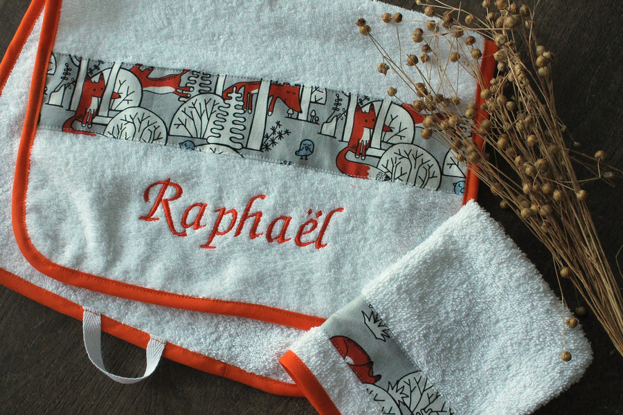 Mon premier ensemble de bain enfant, serviette et petit gant de toilette à personnaliser Les Fantaisies de Malou