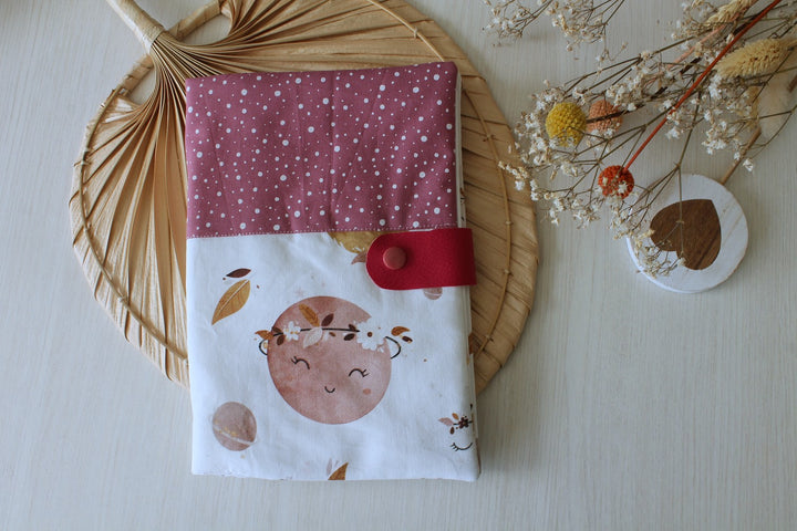 protège carnet de santé soho lune et étoile rose personnalisable bébé fille créatrice textile bébé Weyersheim fabriqué en Alsace idée cadeau naissance les fantaisies de Malou